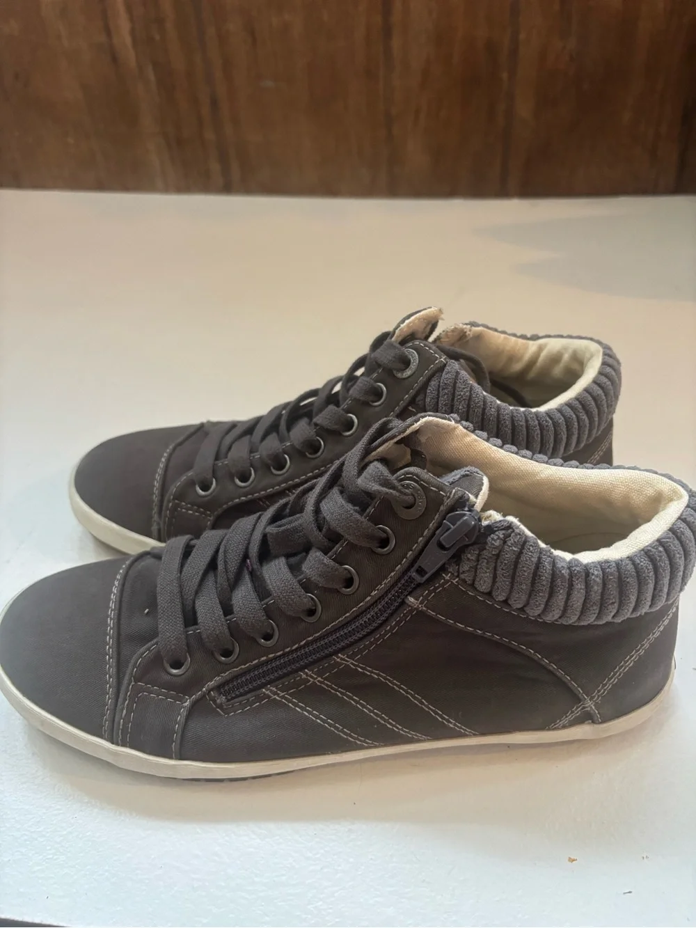 Taos Startup Womens 7.5 grey Canvas High Top Sneakers Knit Collar Side Zip